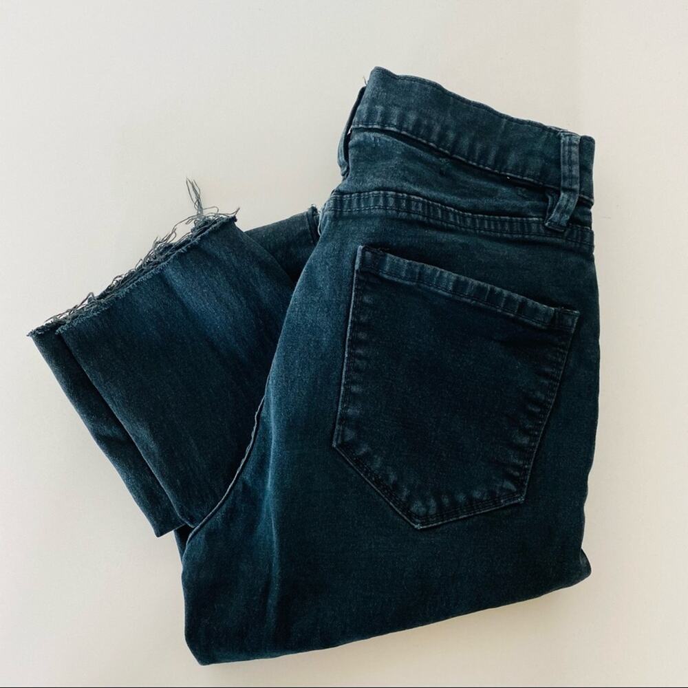 UO URBAN BDG Black Raw Hem Distressed Raw Hem Twig Skinny Denim Cropped Jeans 24